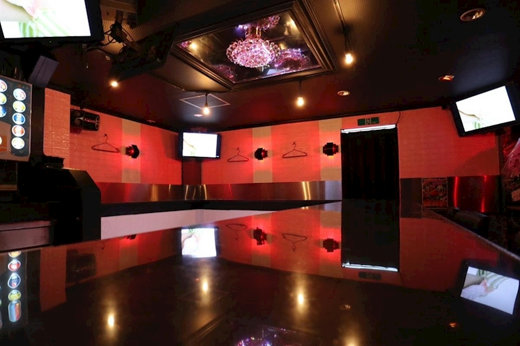 上野ガールズバー「ハワイ」[東京 夜遊びマップ]